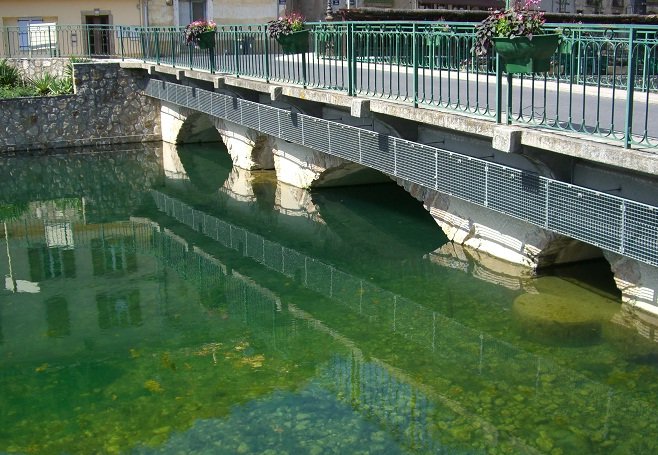 http://www.ctscomputing.com/sites/ctscomputing.com/files/clear%20water%20at%20lunas.jpg